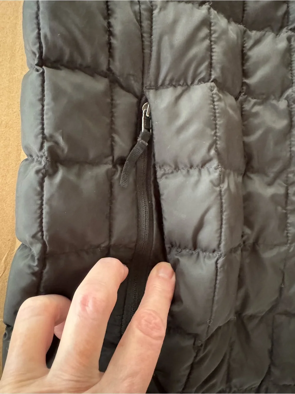 The North Face Men’s  M ThermoBall Eco Vest Full Zip Puffer Black Logo
